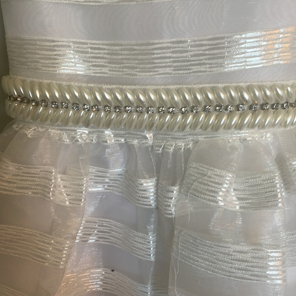 Girls white dress - Picture 3 of 7